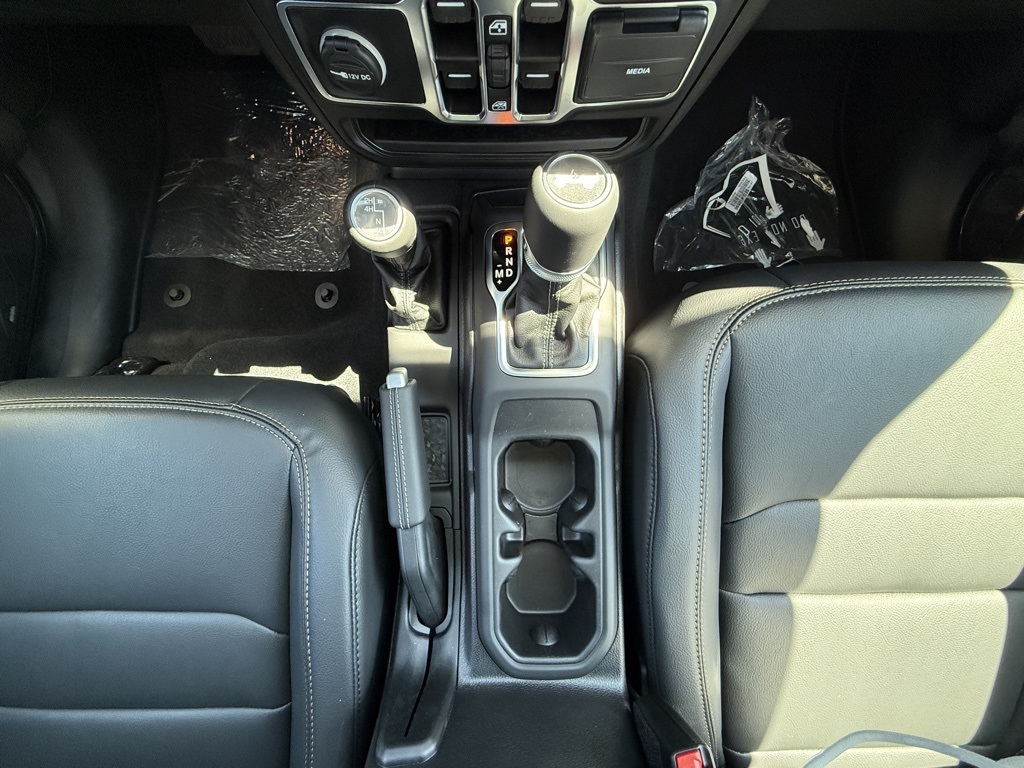 2025 Jeep Wrangler Sahara photo 21