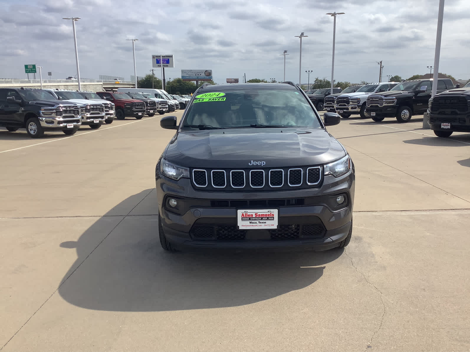 2024 Jeep Compass Latitude photo 3