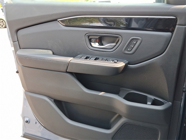2025 Honda Pilot Touring photo 15