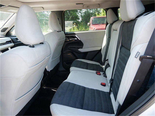 2025 Mitsubishi Outlander SE photo 5