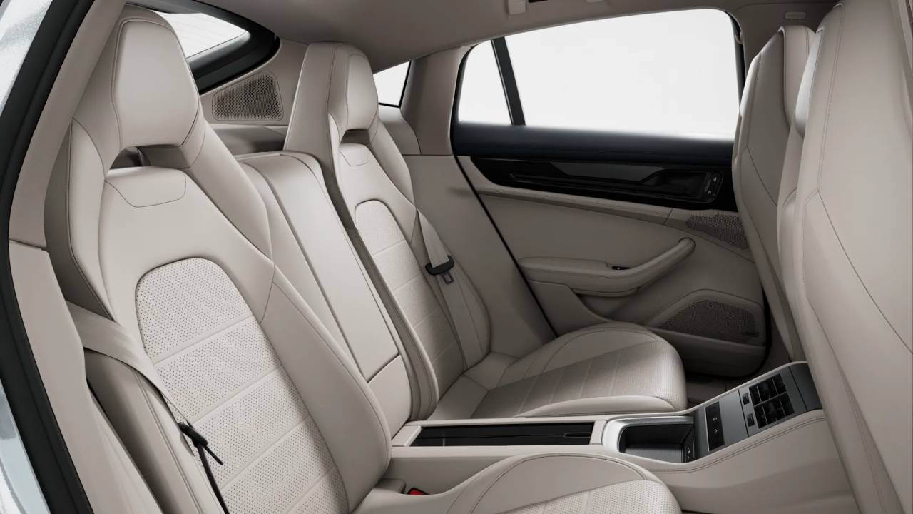 2025 Porsche Panamera 4 photo 10
