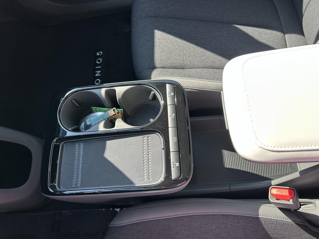 2025 Hyundai Ioniq 5 SE photo 18