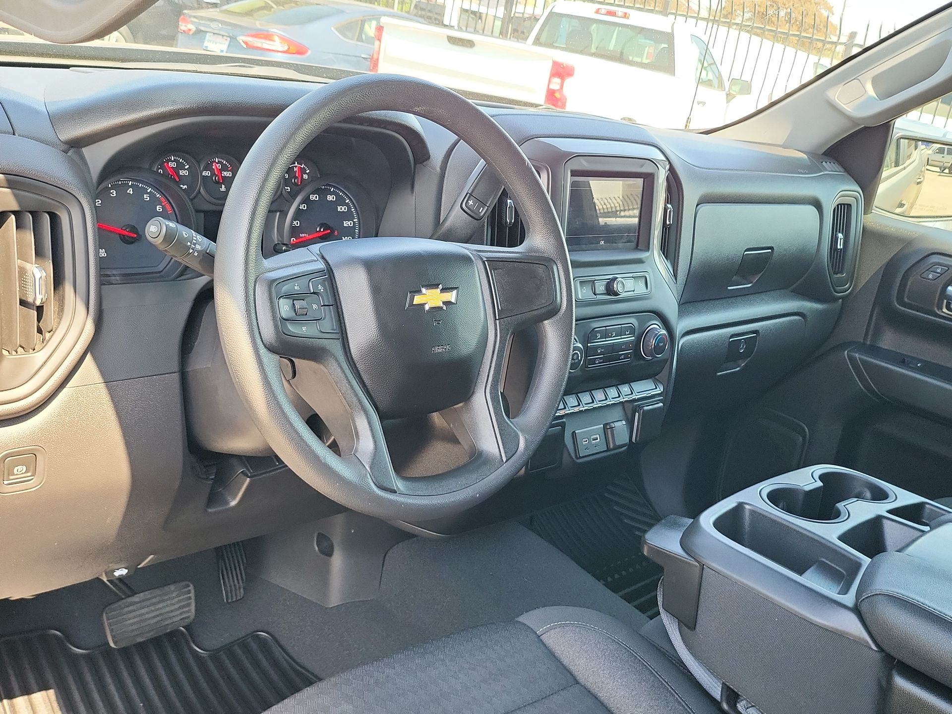 2023 Chevrolet Silverado 1500 Custom photo 2