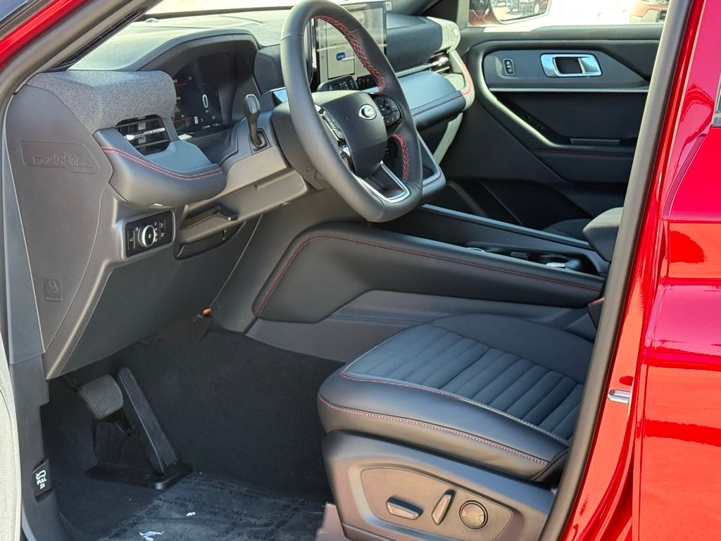 2025 Ford Explorer ST-Line photo 6