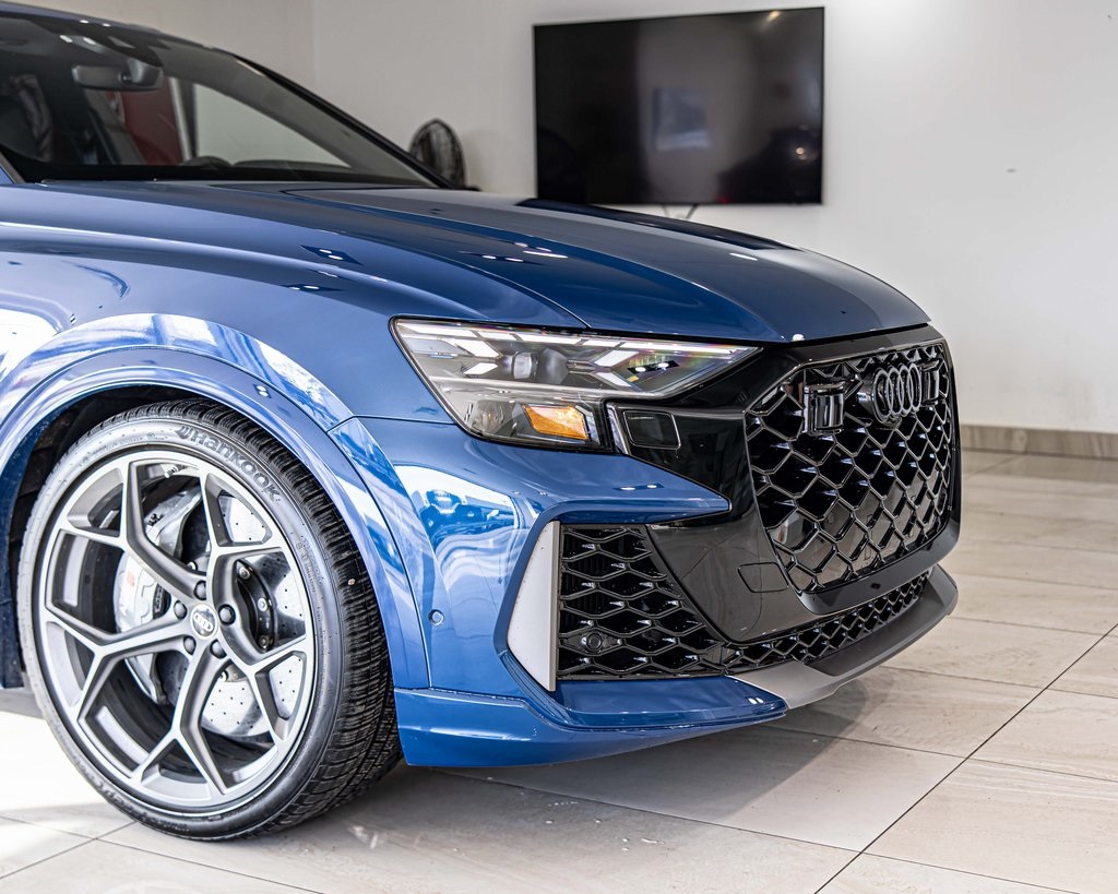 2025 AUDI RS Q8 - Image 3