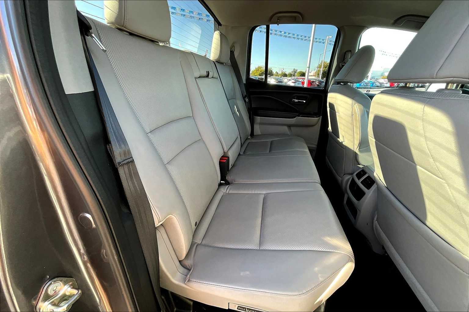 2017 Honda Ridgeline RTL-T photo 19