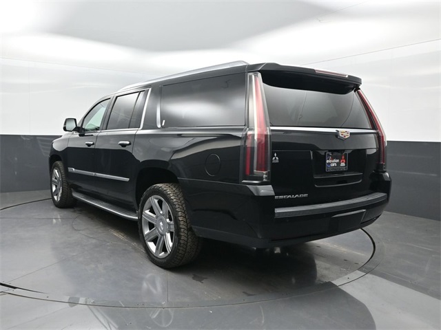 2018 Cadillac Escalade ESV Luxury photo 3