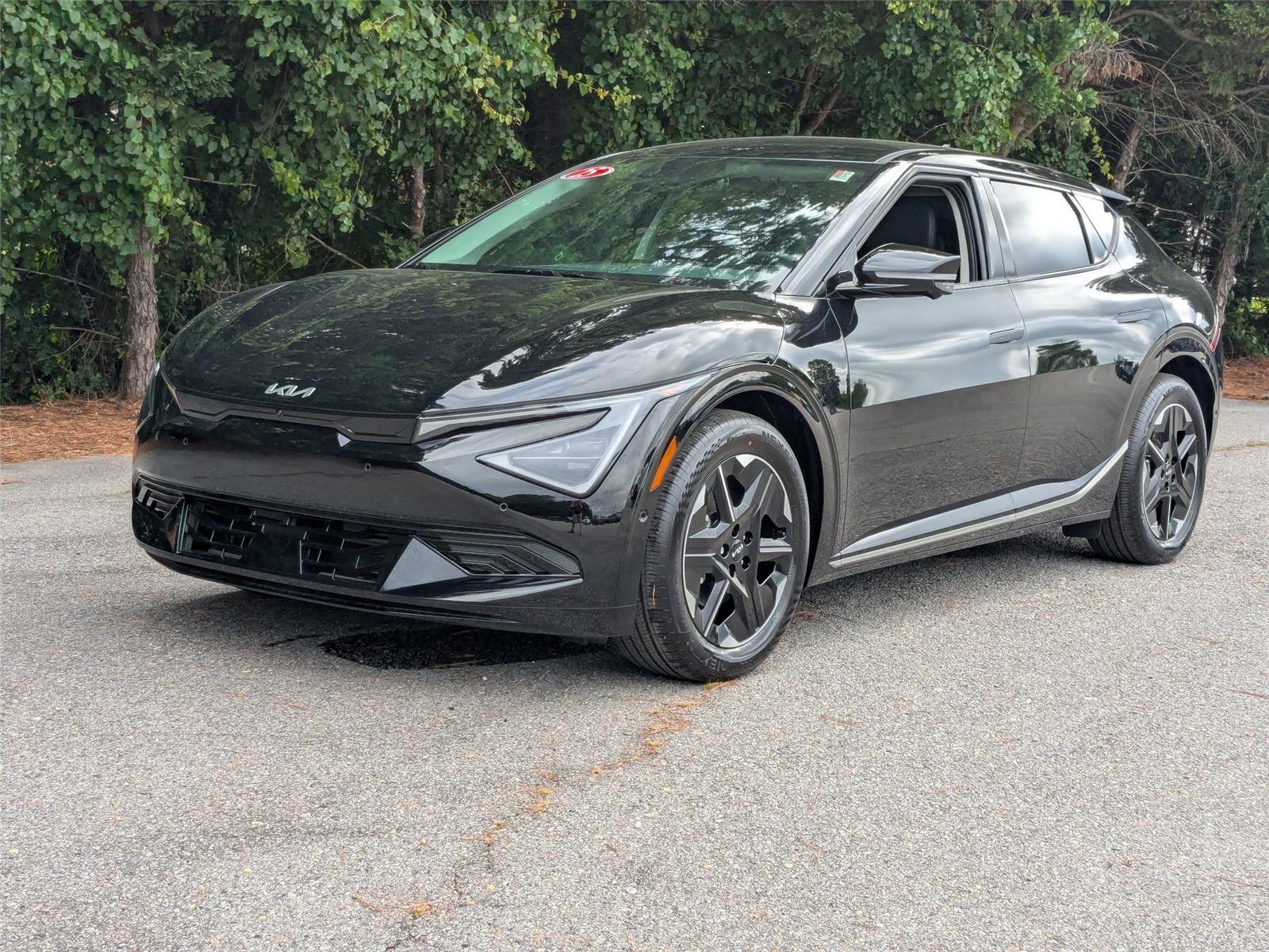 2025 Kia EV6 Wind's photo