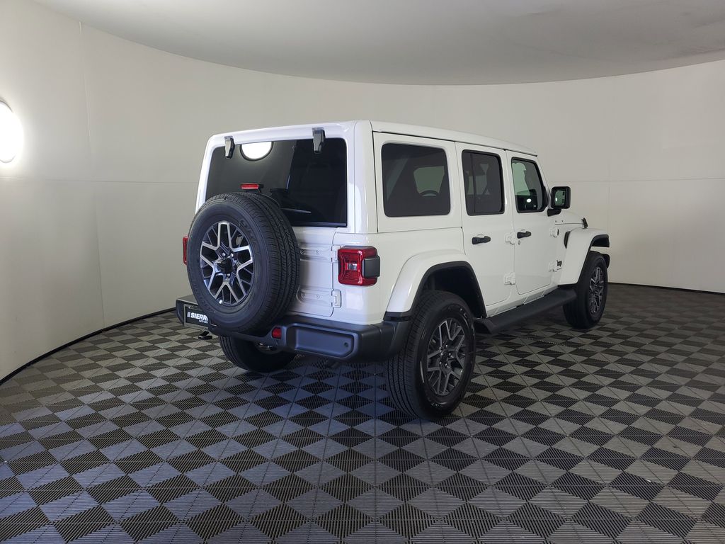 2025 Jeep Wrangler Sahara photo 4