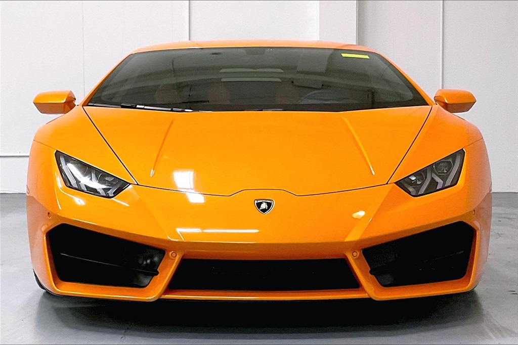 2017 Lamborghini Huracan Coupe photo 2