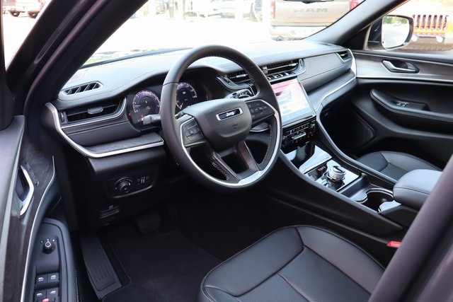 2025 Jeep Grand Cherokee Limited photo 12