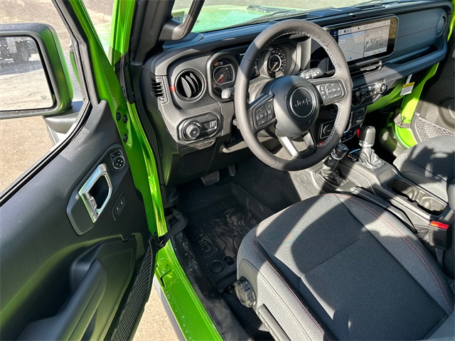 2025 Jeep Wrangler Rubicon photo 29