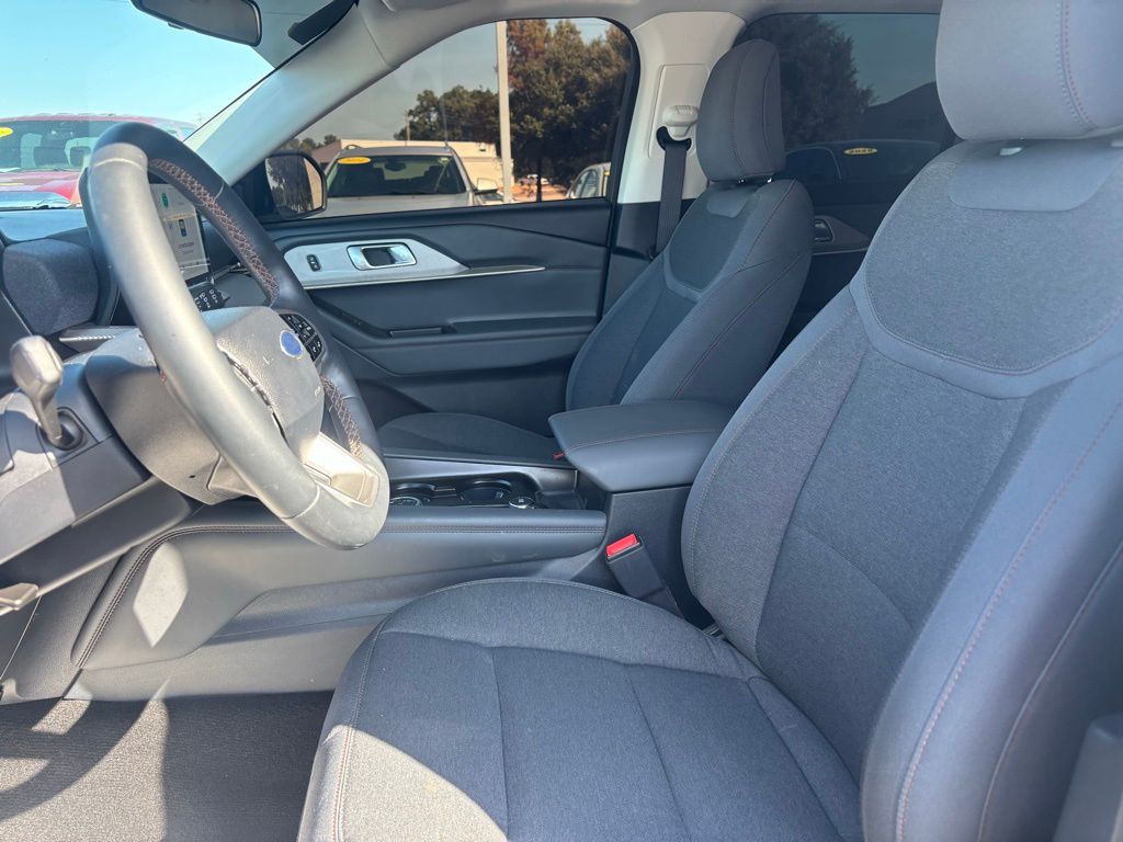 2025 Ford Explorer photo 5