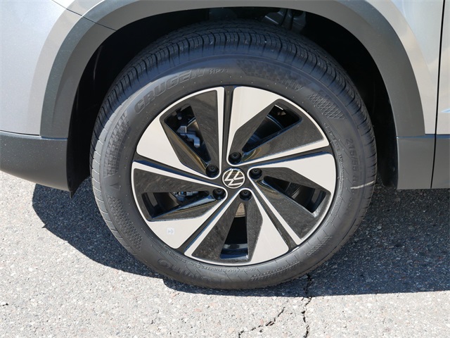 2025 Volkswagen Taos SE photo 4