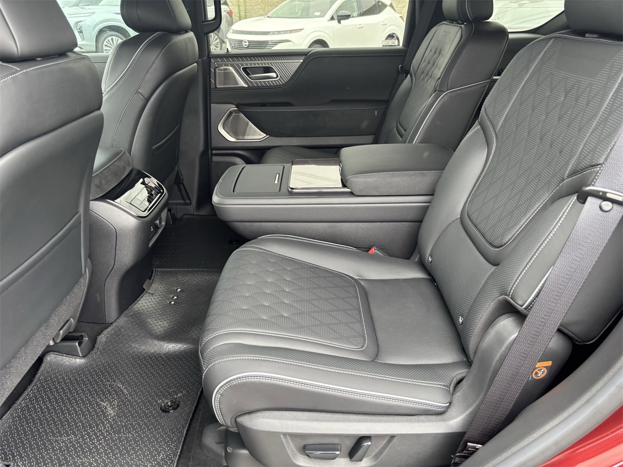 2025 Infiniti QX80 photo 13