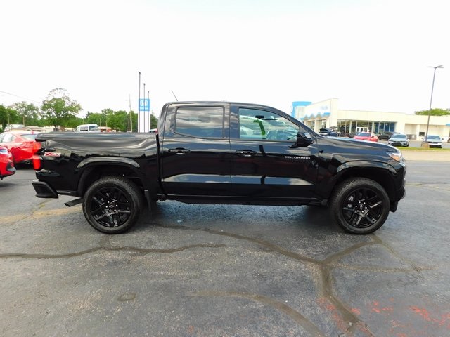 2025 Chevrolet Colorado Z71 photo 2