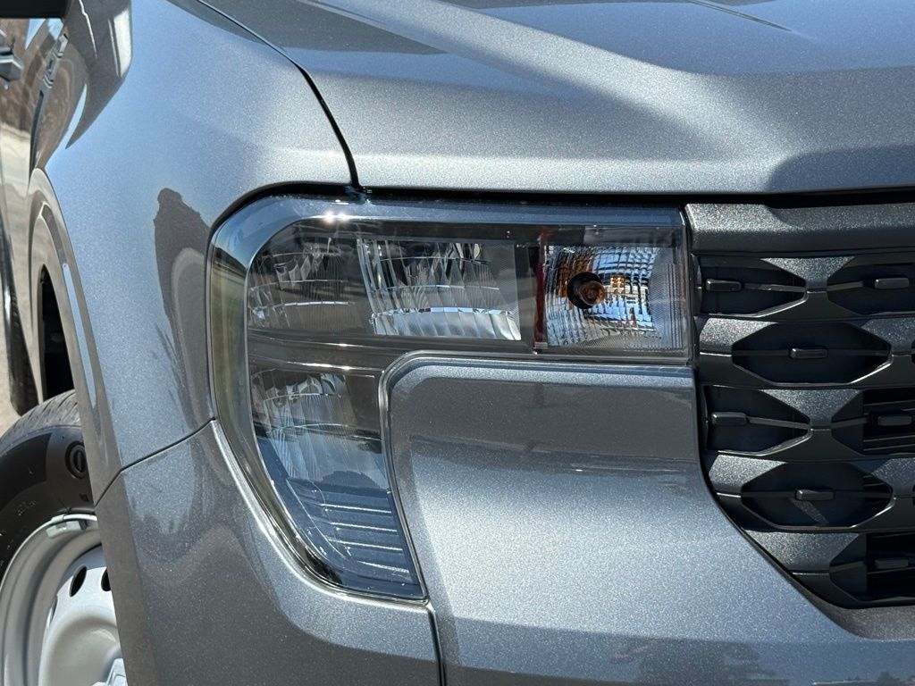 2025 Ford Maverick XL photo 3