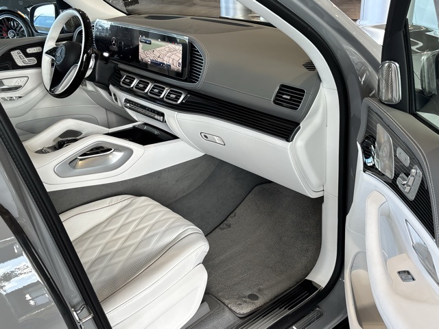 2025 Mercedes Benz GLS Maybach 600 4MATIC photo 31