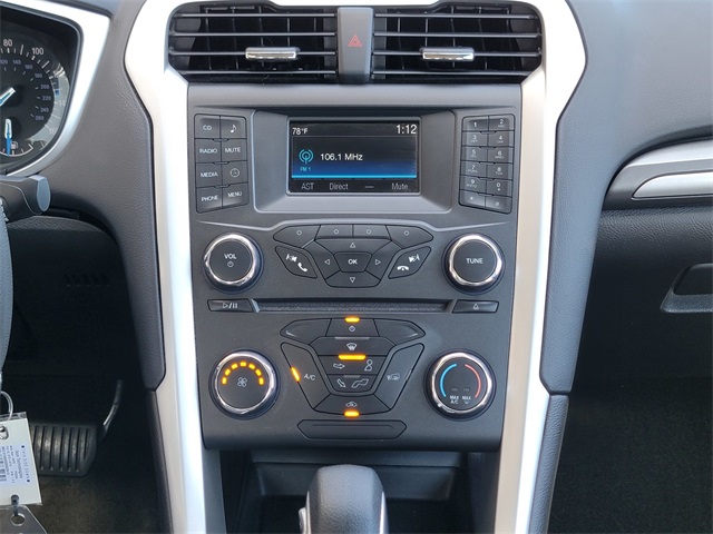 2016 Ford Fusion S photo 18