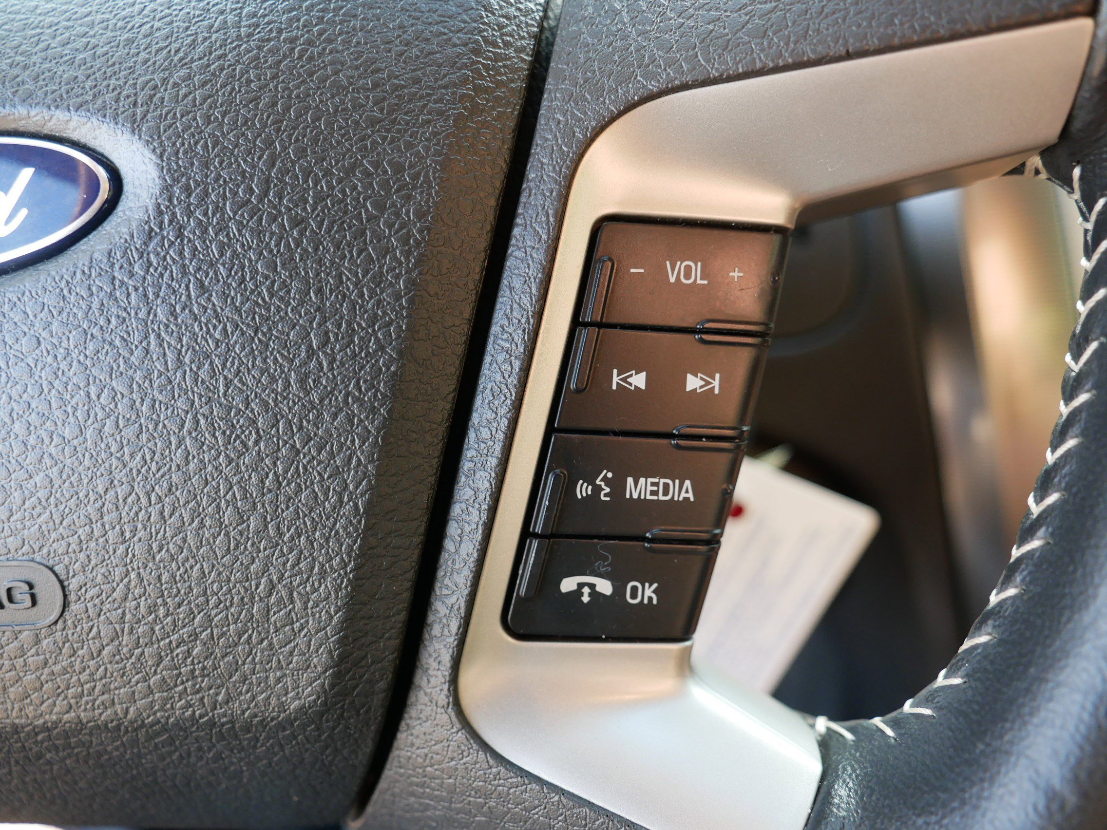2012 Ford Fusion SEL photo 28