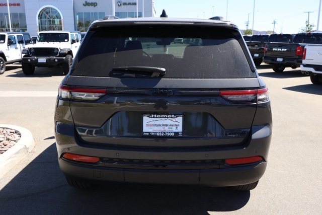 2025 Jeep Grand Cherokee Limited photo 2