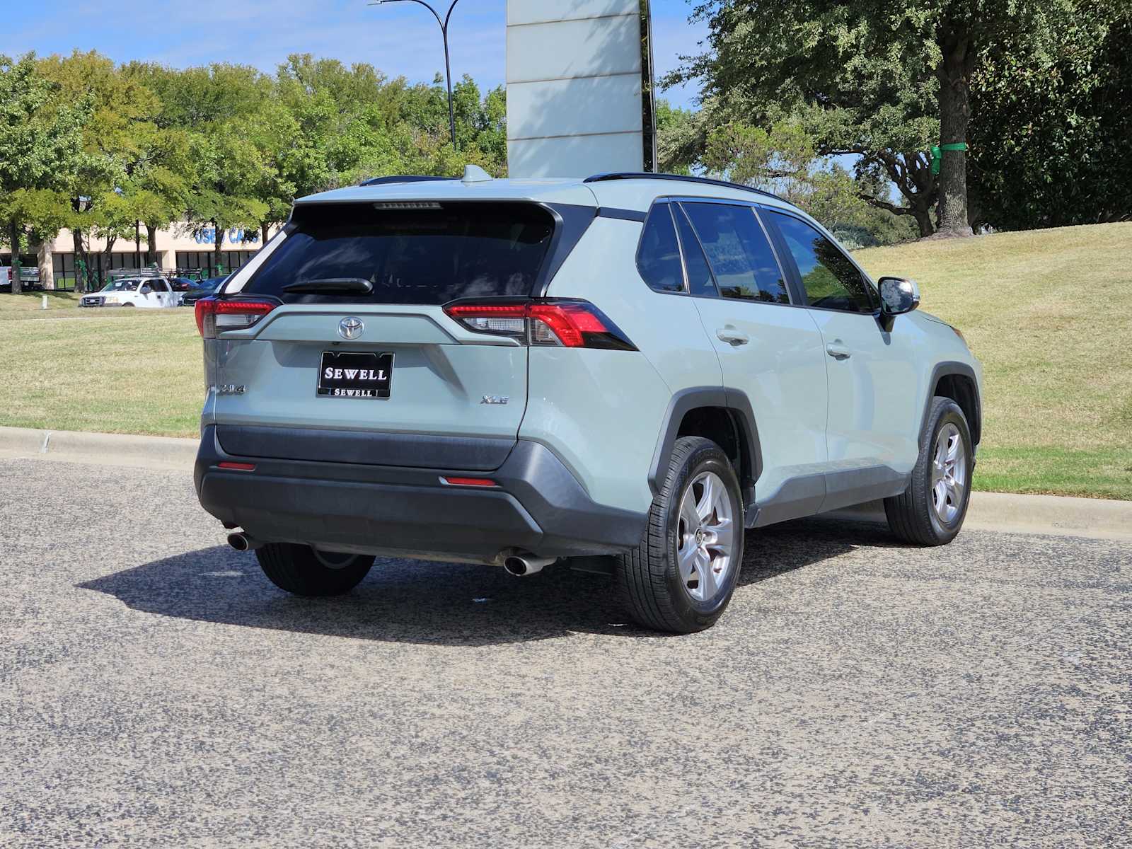 2022 Toyota RAV4 XLE photo 4