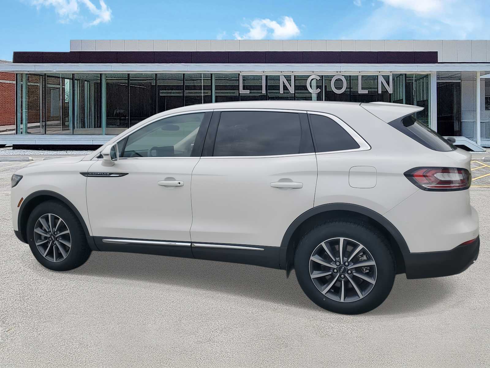 2022 Lincoln Nautilus Standard photo 4