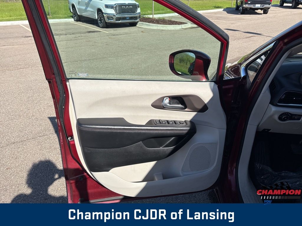 2018 Chrysler Pacifica Touring Plus photo 14