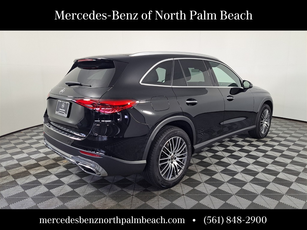 2025 Mercedes Benz GLC 300 photo 4