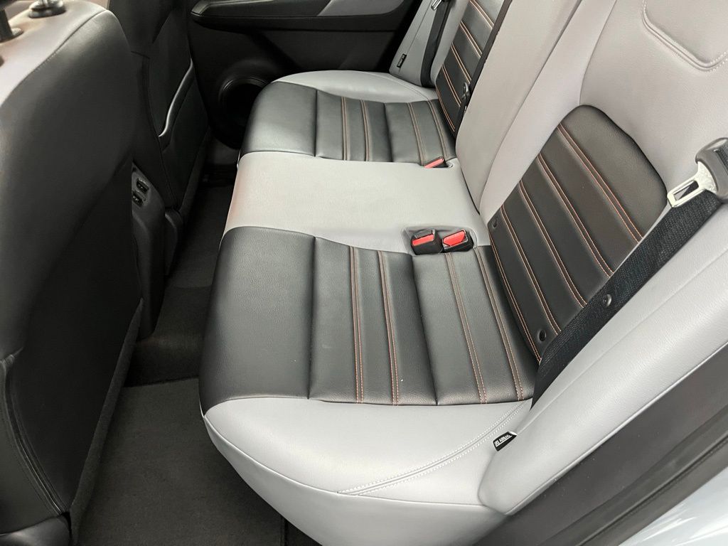 2023 Nissan Kicks SR photo 25