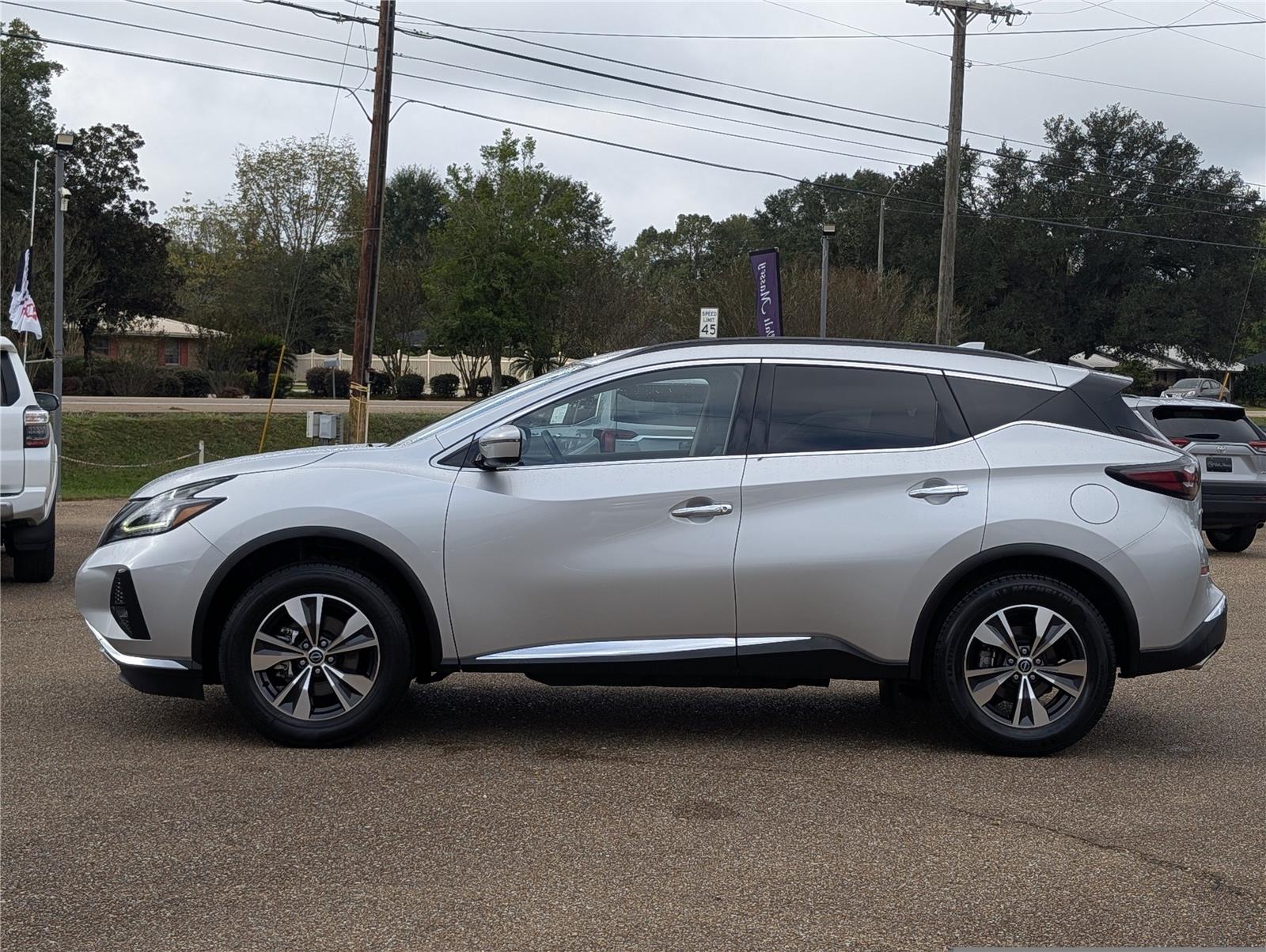 2023 Nissan Murano SV photo 2