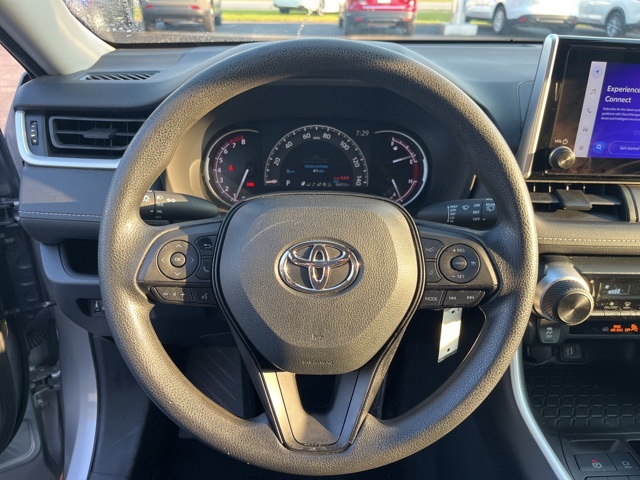 2023 Toyota RAV4 LE photo 18