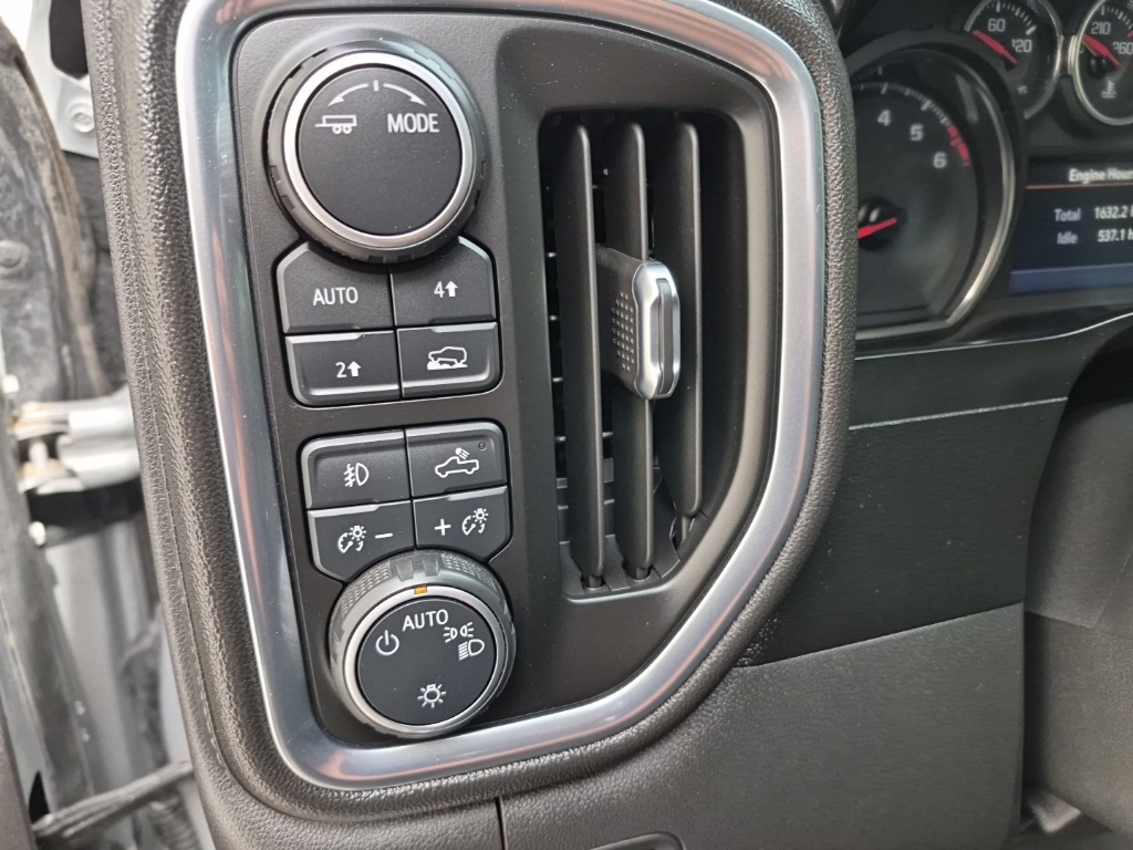 2020 Chevrolet Silverado 1500 RST photo 18