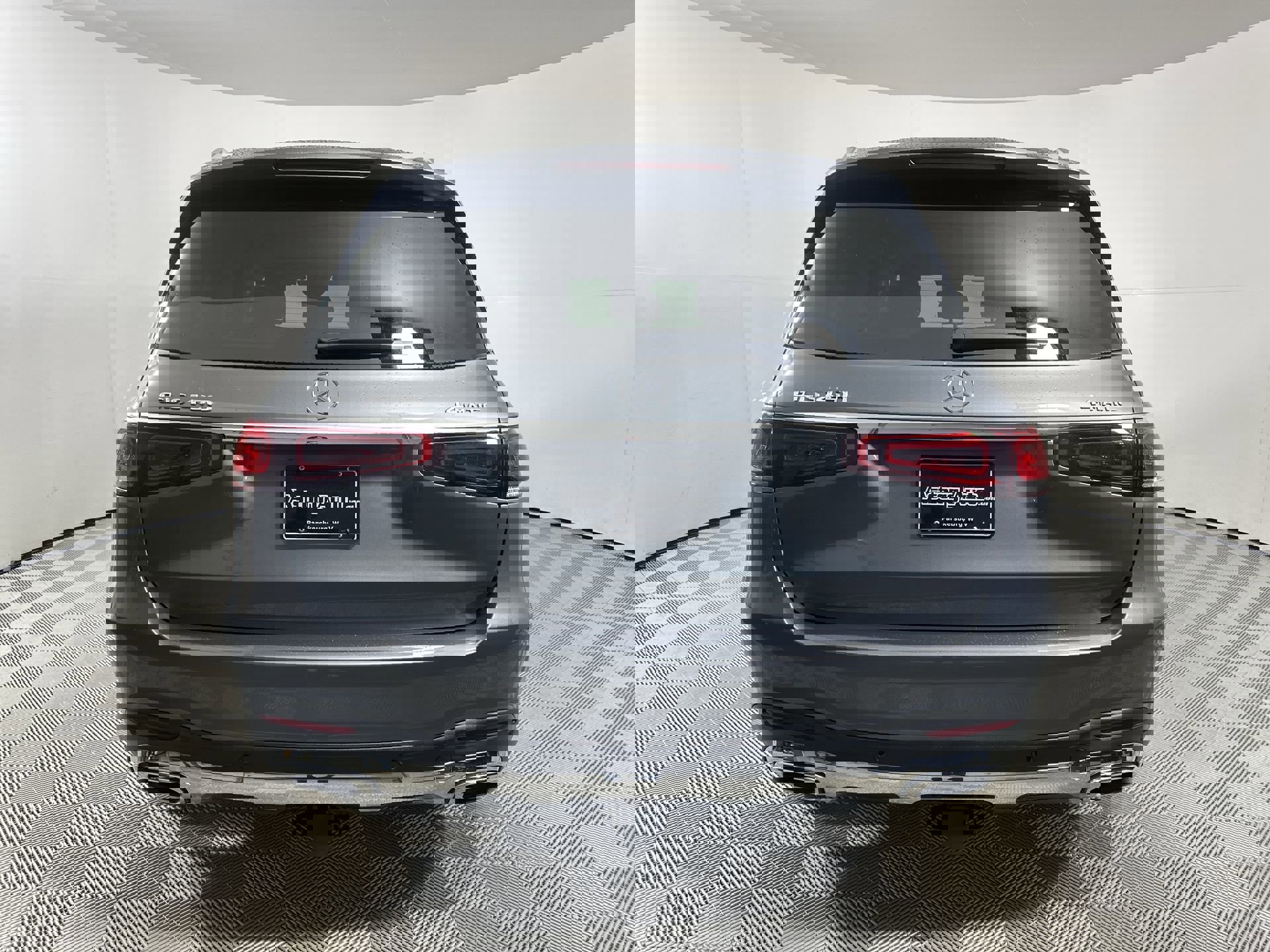 2023 Mercedes Benz GLS 450 4MATIC photo 2