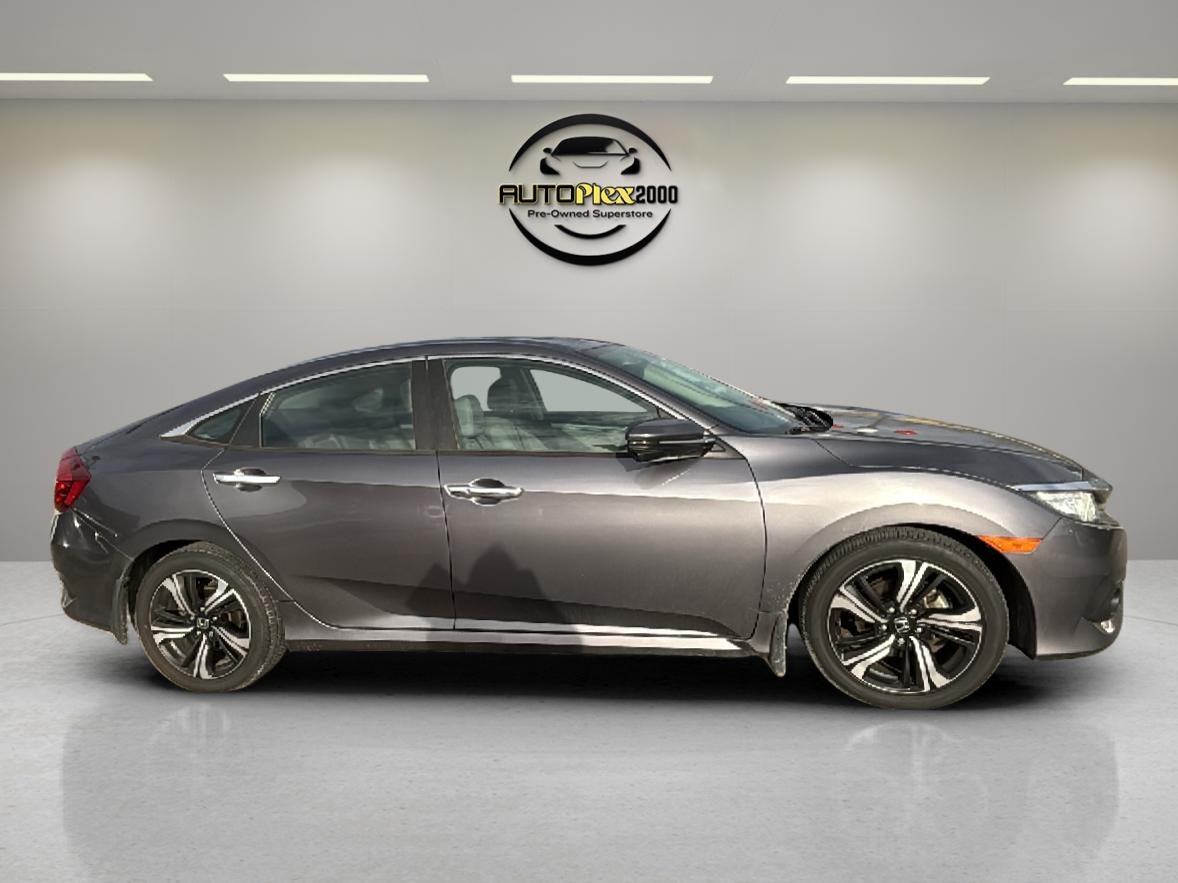 2017 Honda Civic Touring photo 3