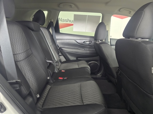 2018 Nissan Rogue SV photo 4