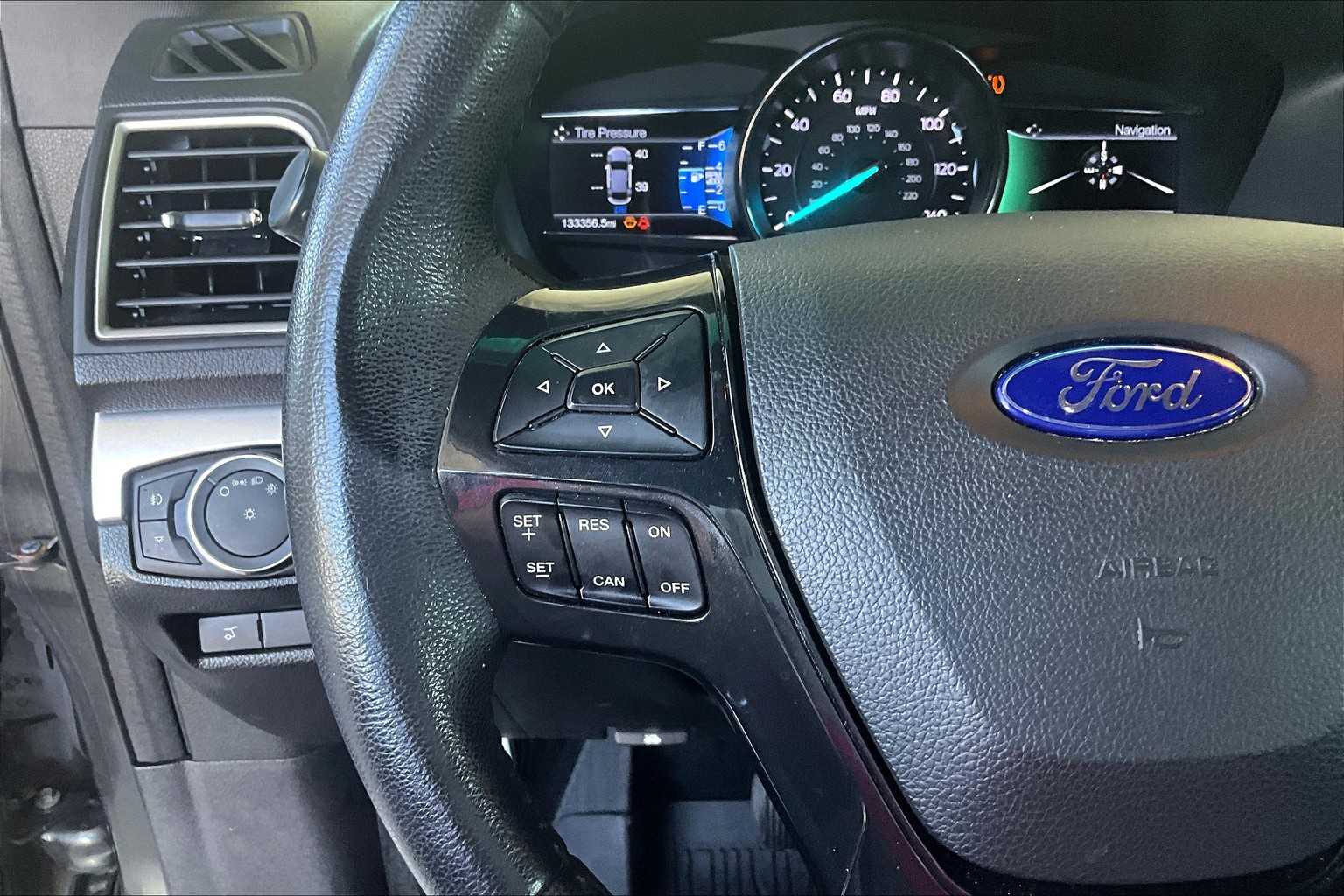 2017 Ford Explorer XLT photo 22