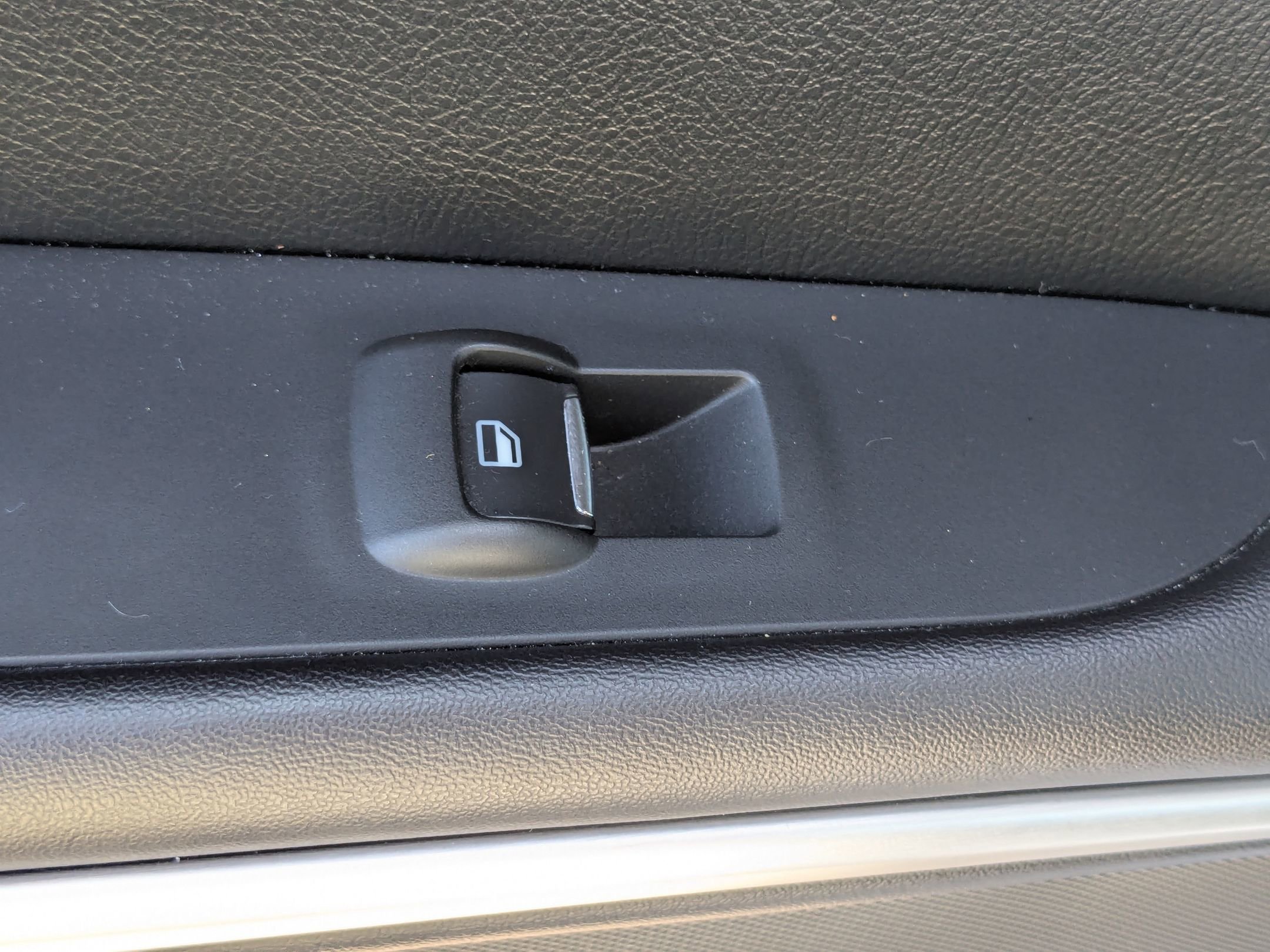 2016 Lincoln MKZ Base photo 29
