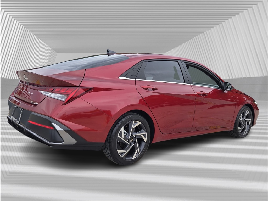 2024 Hyundai Elantra SEL Convenience photo 6