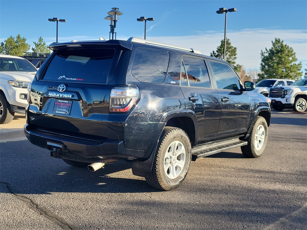 2016 Toyota 4Runner SR5 photo 2