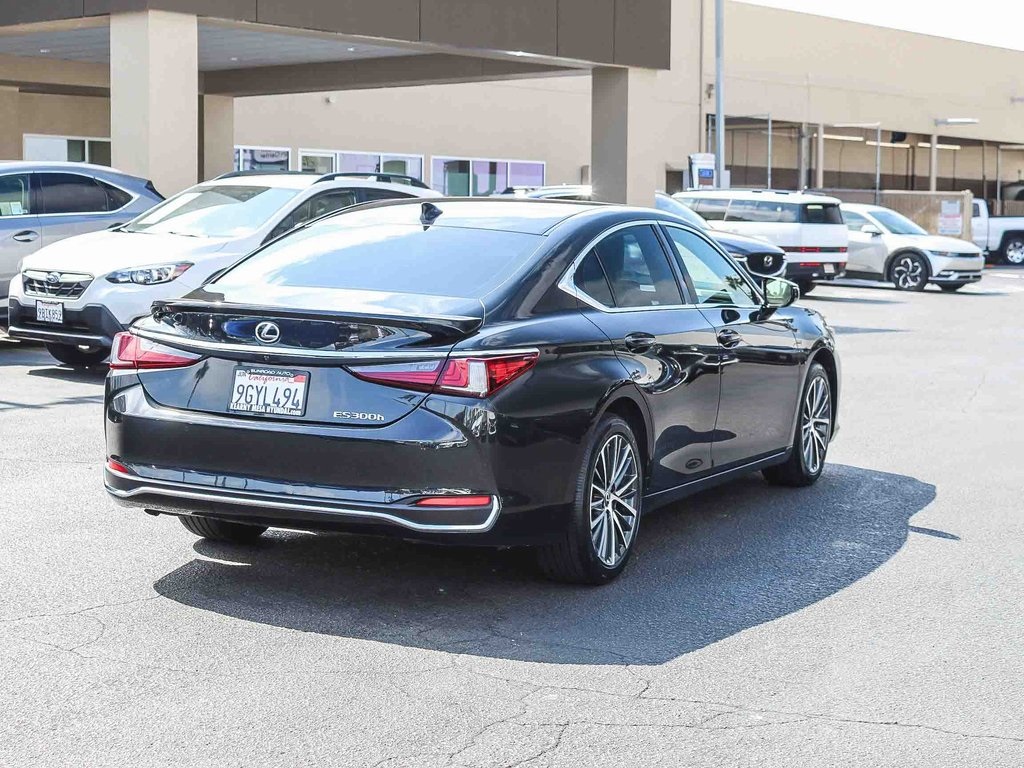 2023 Lexus ES 300h photo 8