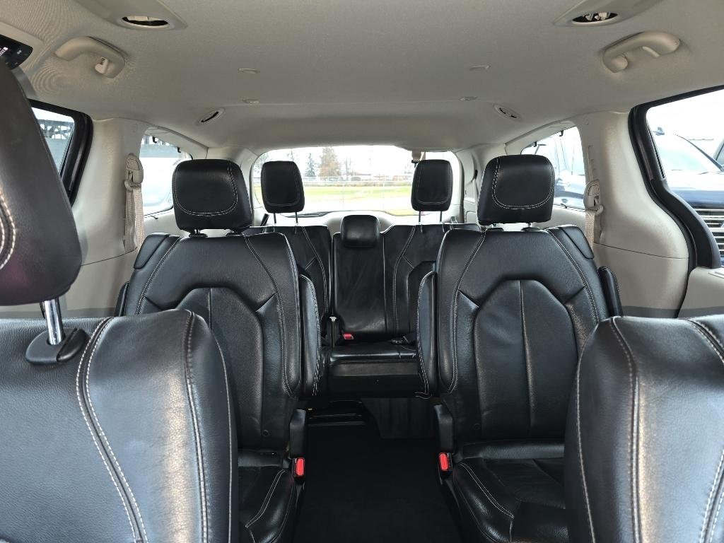 2022 Chrysler Pacifica Touring L photo 19