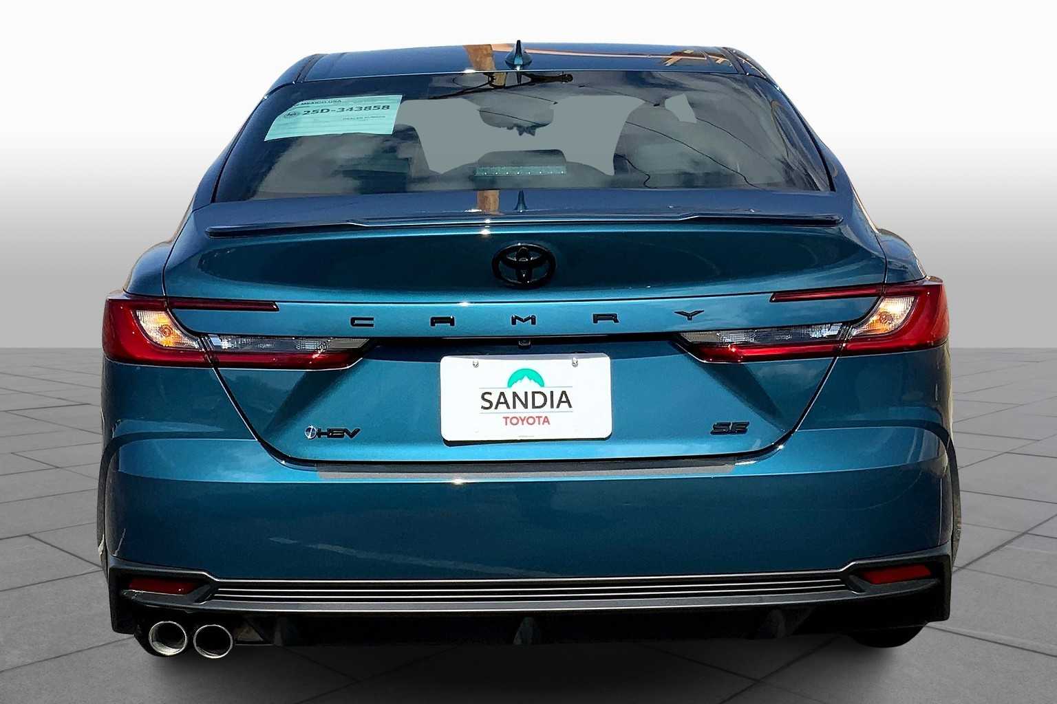 2025 Toyota Camry SE photo 4