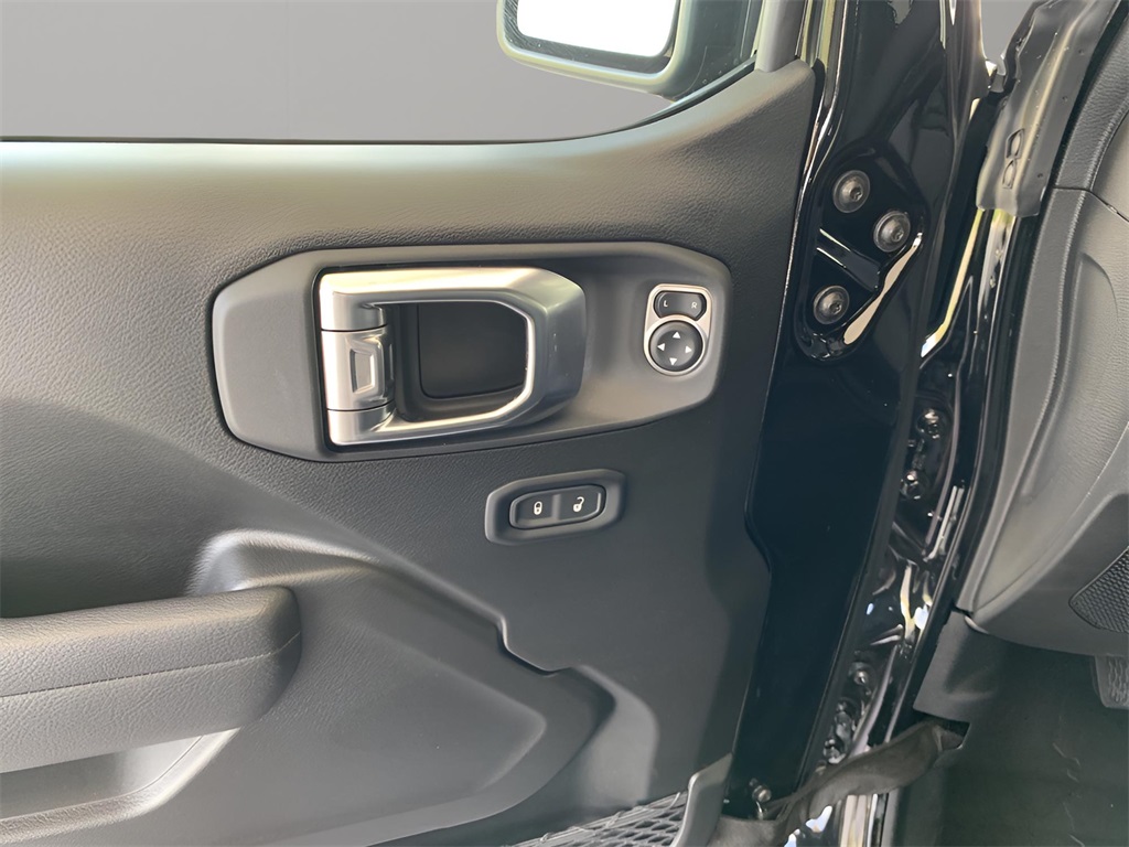 2025 Jeep Wrangler Willys photo 25