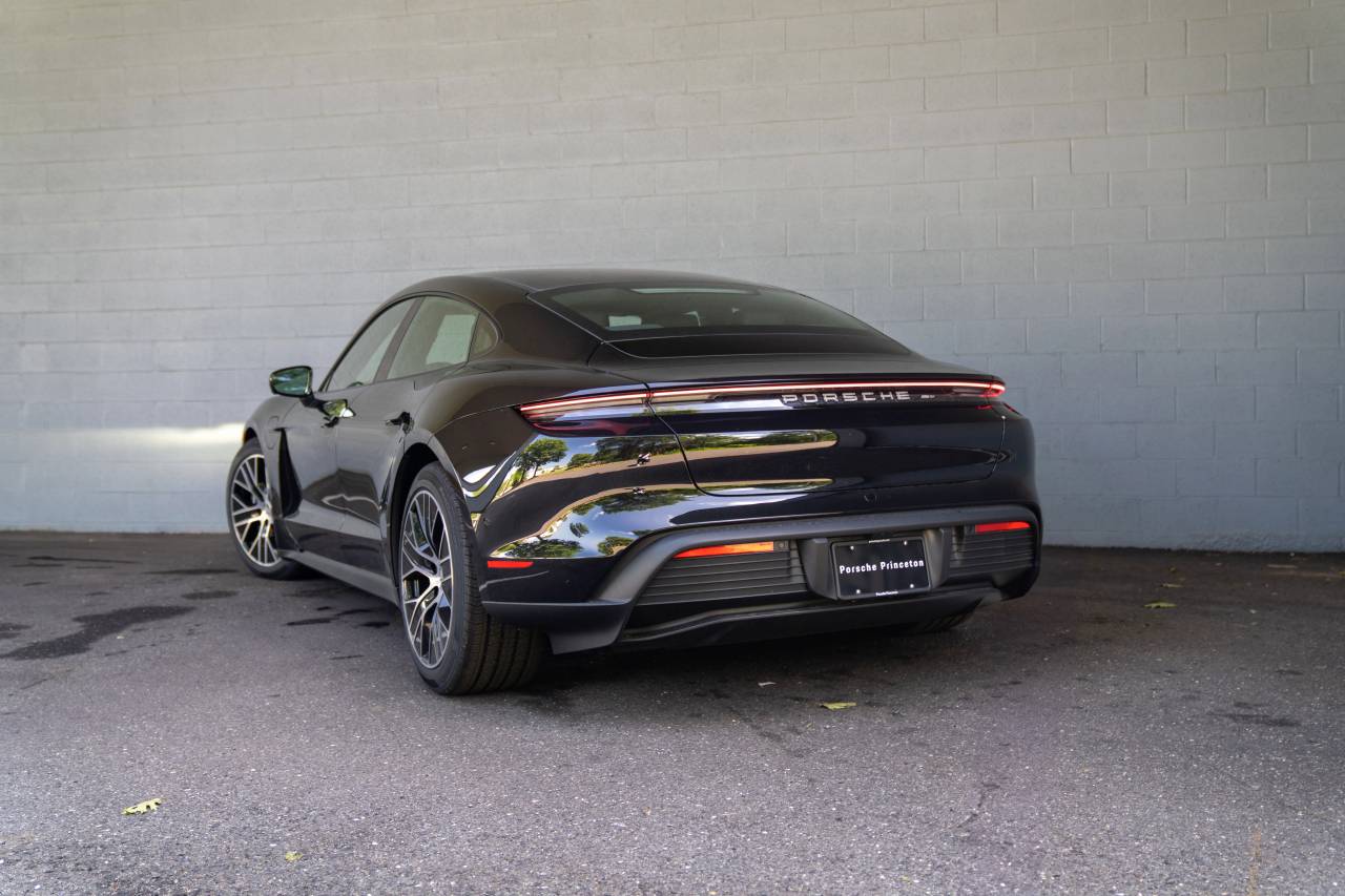2025 Porsche Taycan 4 photo 3