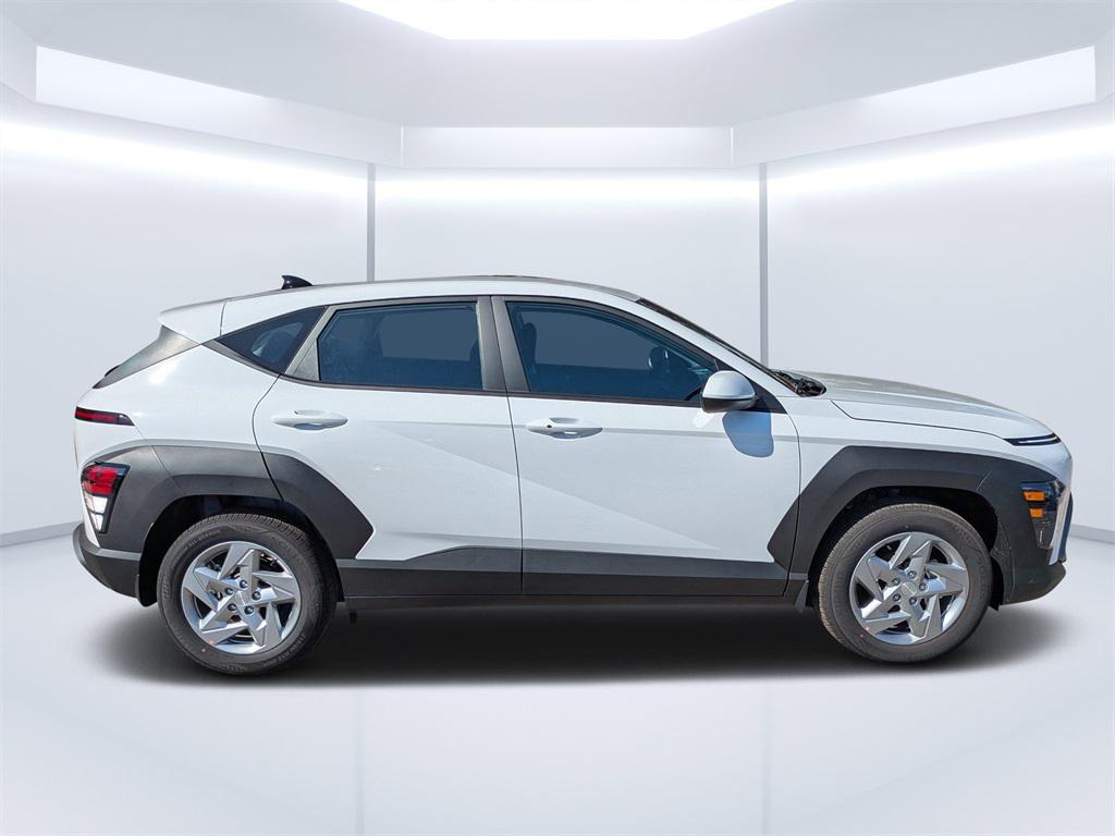 2026 Hyundai Kona SE photo 2