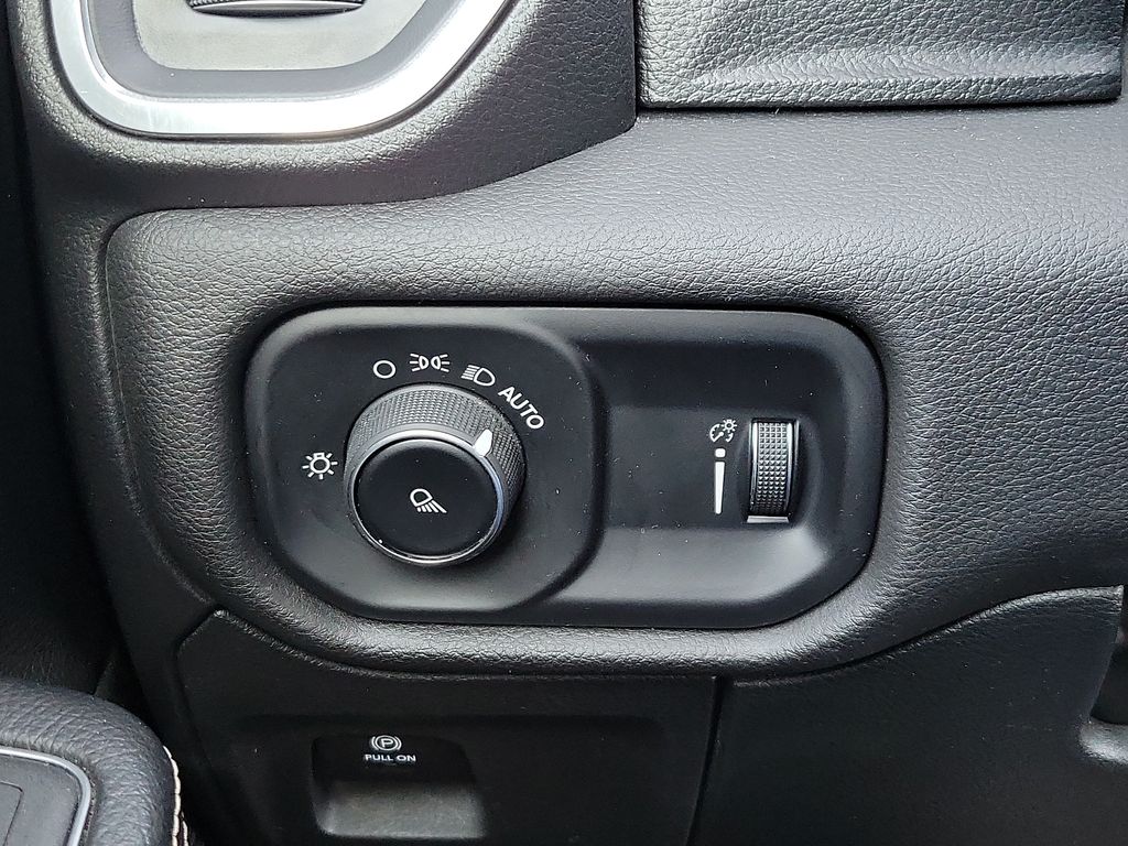 2024 Ram 1500 Laramie photo 12