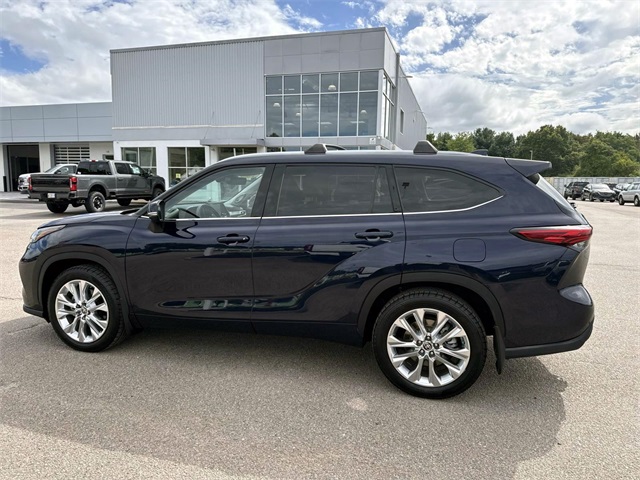 2020 Toyota Highlander Limited photo 10