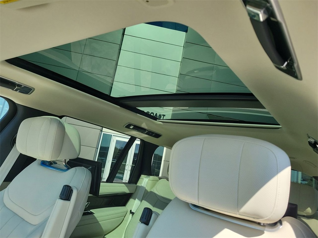 2025 Land Rover Range Rover Autobiography photo 26
