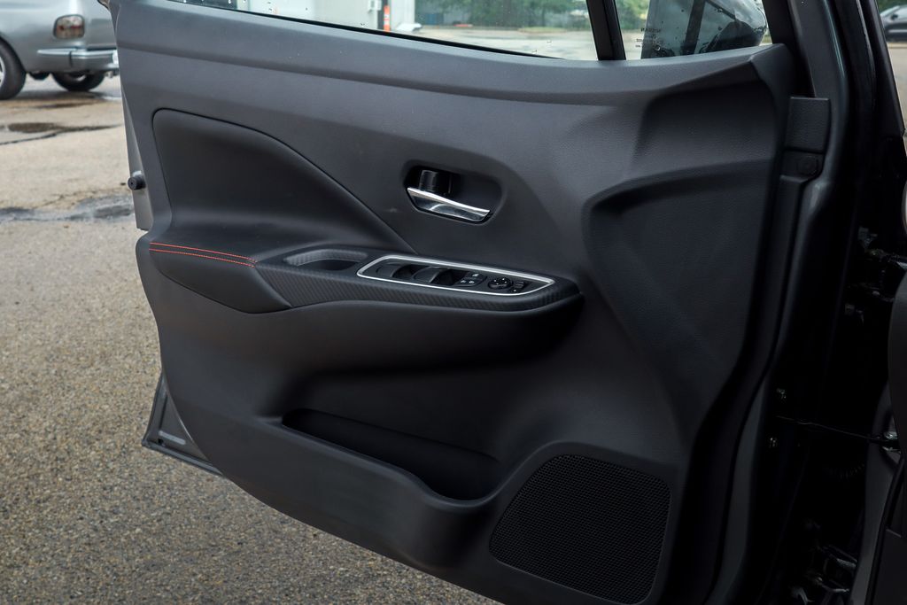 2025 Nissan Versa SR photo 16
